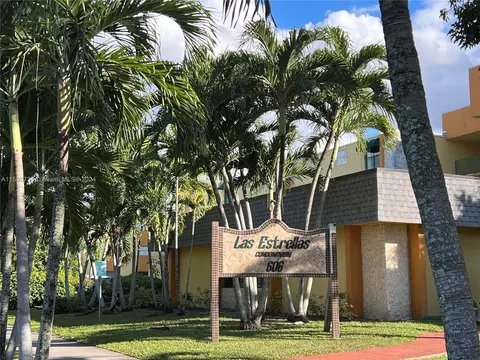 606 W 81st St #209, Hialeah, FL 33014