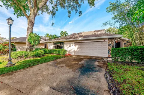 20 Boxwood Rd, Hollywood, FL 33021