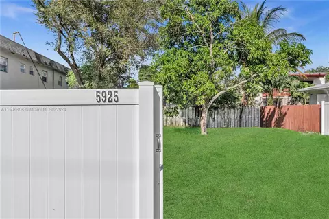 5925 Liberty St, Hollywood, FL 33021