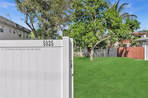5925 Liberty St, Hollywood, FL 33021
