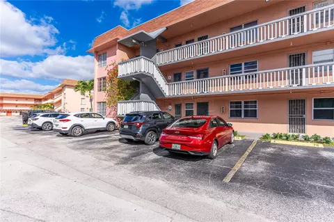 18555 NE 14th Ave #520, Miami, FL 33179