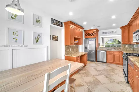 Kitchen - 18100 NW 83rd Ave, Hialeah, FL 33015 photo 2 of 3