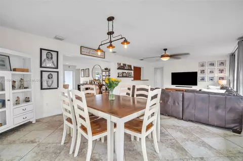 Dining - 18100 NW 83rd Ave, Hialeah, FL 33015 photo 3 of 3