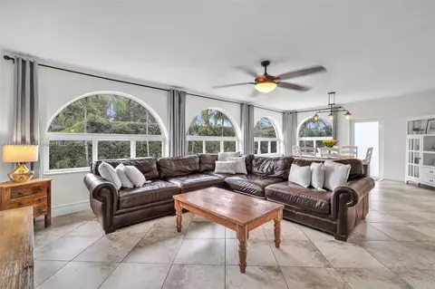 Living - 18100 NW 83rd Ave, Hialeah, FL 33015 photo 2 of 3