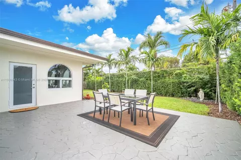 Exterior - 18100 NW 83rd Ave, Hialeah, FL 33015 photo 3 of 7