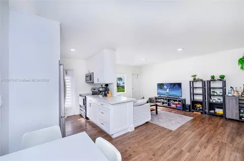 95 Edgewater Dr #107, Coral Gables, FL 33133