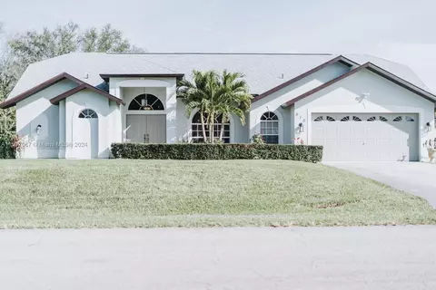 610 Robert Ave, Lehigh Acres, FL 33936