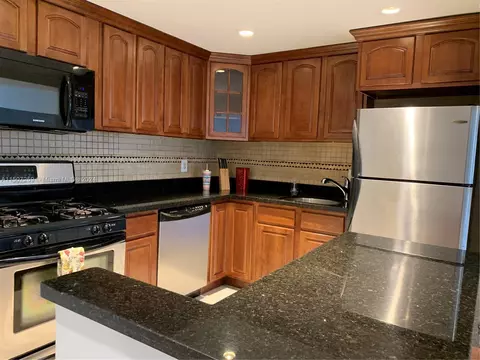 2175 NE 170th St #206, North Miami Beach, FL 33162