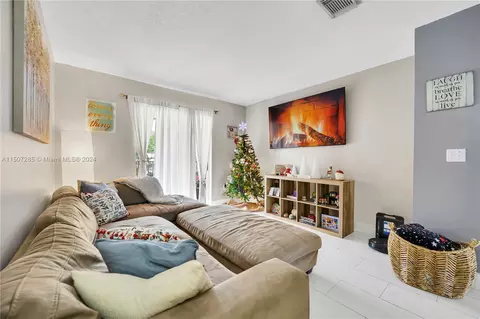 601 E 1st Ave #201, Hialeah, FL 33010 photo 4