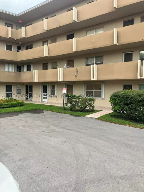 1401 NE 191st St #D105, Miami, FL 33179