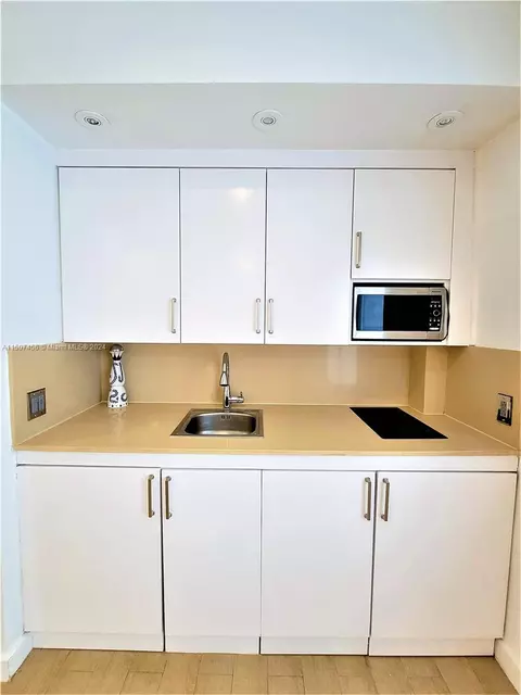 642 Michigan Ave #6, Miami Beach, FL 33139