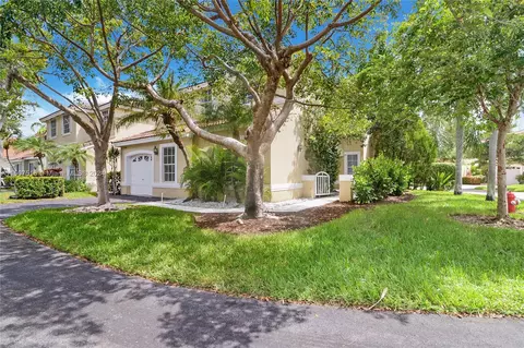 973 Azure Ln, Weston, FL 33326