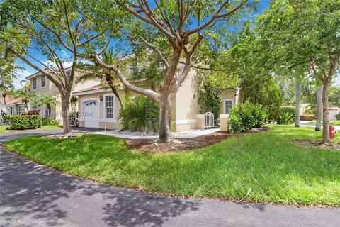 973 Azure Ln, Weston, FL 33326