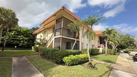 331 Lakeview Dr #101, Weston, FL 33326
