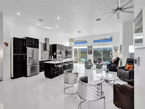14924 SW 15th St, Pembroke Pines, FL 33027