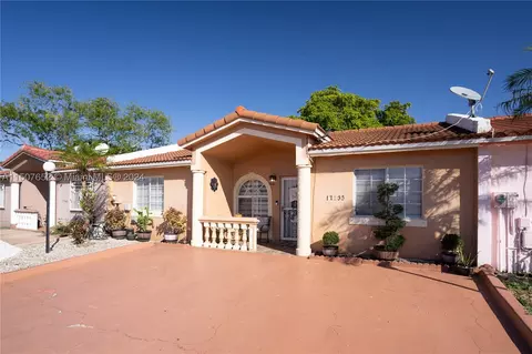 17235 NW 71st Pl, Hialeah, FL 33015
