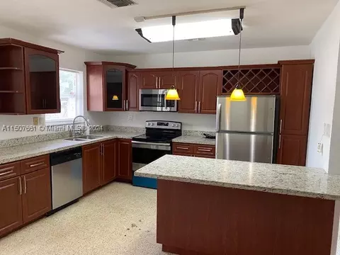 1375 NE 199th St, Miami, FL 33179