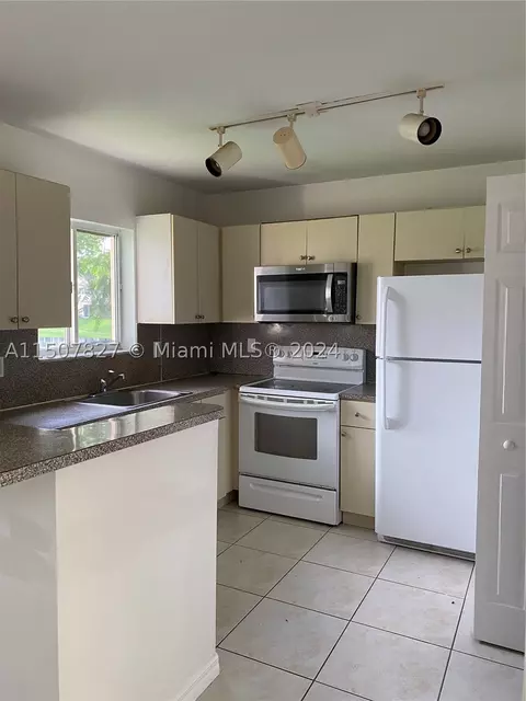 1261 SE 27th St #106, Homestead, FL 33035