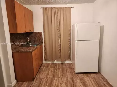 964 SE 1st Pl, Hialeah, FL 33010 photo 8