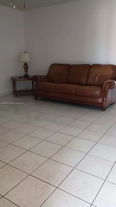 964 SE 1st Pl, Hialeah, FL 33010 photo 5