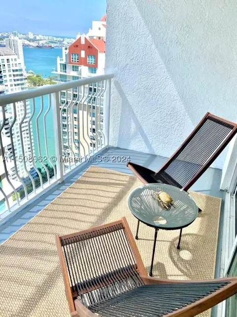 1200 Brickell Bay Dr #4010, Miami, FL 33131