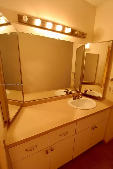 Bath - 2501 Brickell Ave #1008, Miami, FL 33129 photo 4 of 4