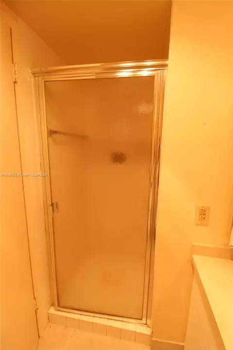 Bath - 2501 Brickell Ave #1008, Miami, FL 33129 photo 2 of 4
