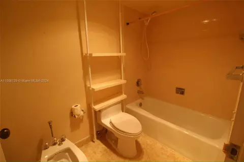 Bath - 2501 Brickell Ave #1008, Miami, FL 33129 photo 3 of 4