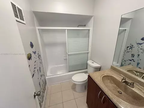 Bath - 1705 W 68th St, Hialeah, FL 33014 photo 3 of 4