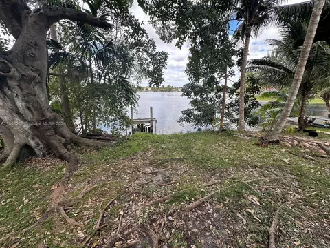 View/Area - 1705 W 68th St, Hialeah, FL 33014 photo 1 of 1