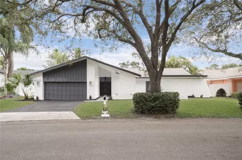 3303 E Island Rd, Hollywood, FL 33026