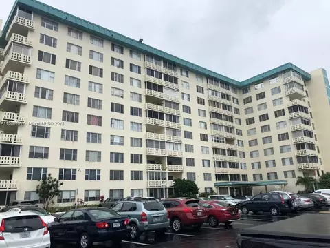 4330 Hillcrest Dr #916, Hollywood, FL 33021