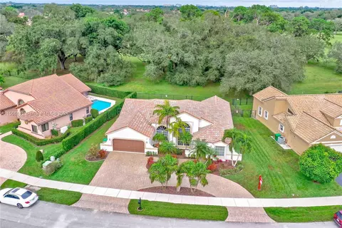 9281 N Southern Orchard Rd N, Davie, FL 33328