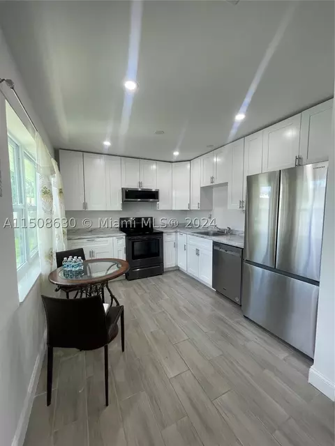 2631 Lincoln St, Hollywood, FL 33020