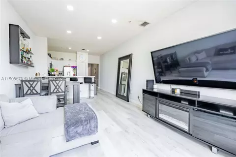 17710 NW 73rd Ave #207-20, Hialeah, FL 33015