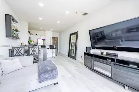 17710 NW 73rd Ave #207-20, Hialeah, FL 33015