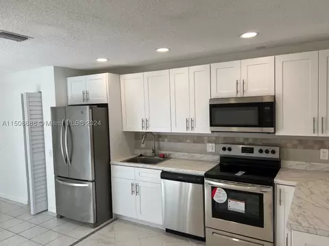 11640 NW 39th St #1, Coral Springs, FL 33065