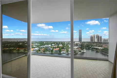 19707 Turnberry Way #22J, Aventura, FL 33180
