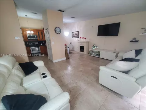 18370 Mediterranean Blvd #6-25, Hialeah, FL 33015