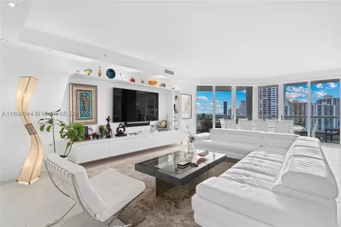 21050 Point Pl #1602, Aventura, FL 33180