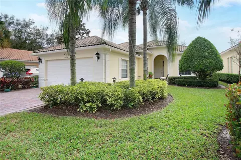 8026 Laborie Ln, Wellington, FL 33414