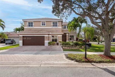 3828 Eagle Ct, Weston, FL 33331