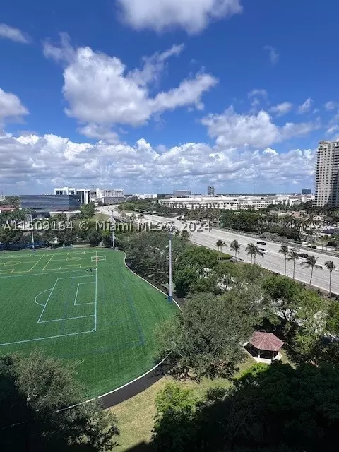3300 NE 191st St #1104, Aventura, FL 33180