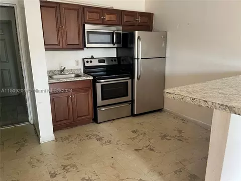 8200 SW 210th St #216, Cutler Bay, FL 33189