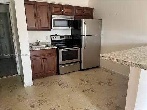8200 SW 210th St #216, Cutler Bay, FL 33189
