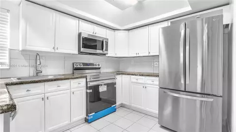 2 Meacham Ln, Tamarac, FL 33319