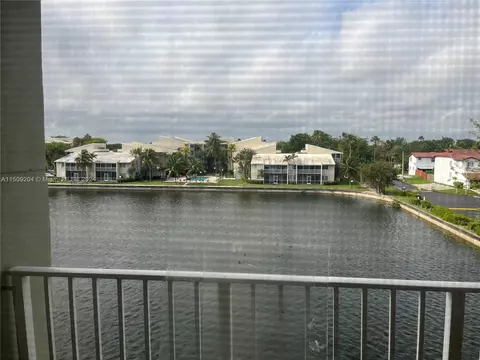 8260 SW 210th St #320, Cutler Bay, FL 33189