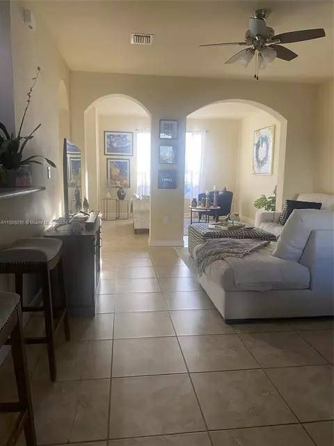 9401 SW 170th Psge, Miami, FL 33196