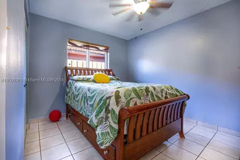 2644 W 71st Pl, Hialeah, FL 33016 photo 1