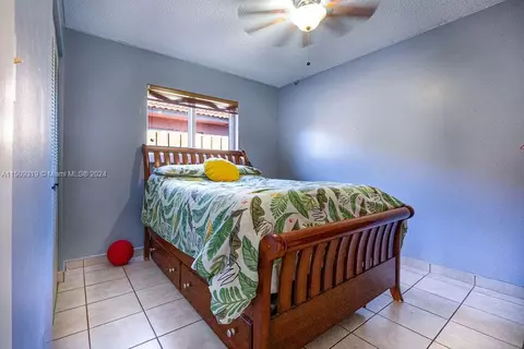 2644 W 71st Pl, Hialeah, FL 33016